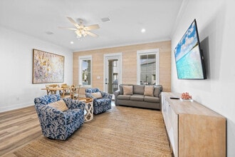 Building Photo - 7 W Gate