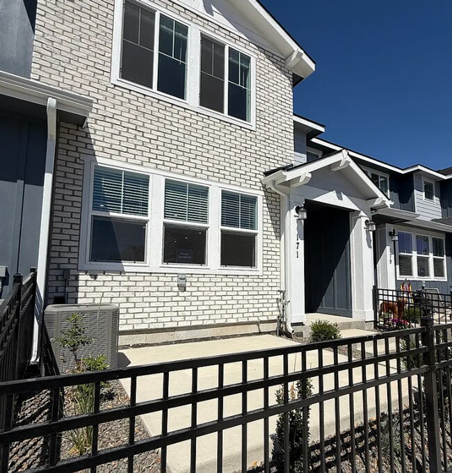Foto del edificio - Brand New, Move-In Ready Townhome in Eagle!
