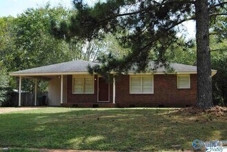 Building Photo - 2208 Glen Iris Cir NW