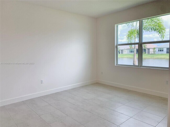 Building Photo - 13582 SW Oceanus Blvd