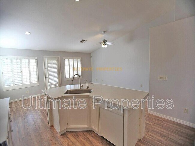 Building Photo - 7439 W Via Del Sol Dr