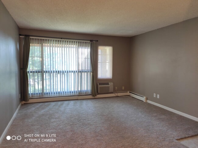 Living room - 850 W Moorhead Cir