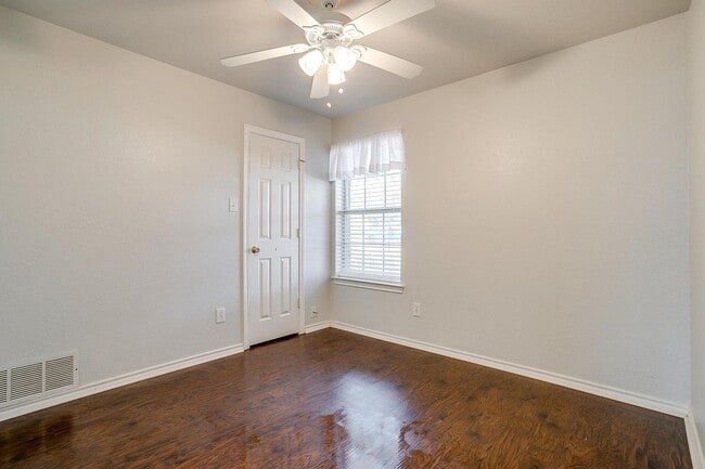 Foto del edificio - Cozy 3 Bed, 2 Bath Home Minutes Away from ...