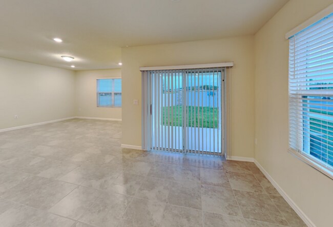 Foto del edificio - 4/2 Single Family Home W/ Fenced In Backyard