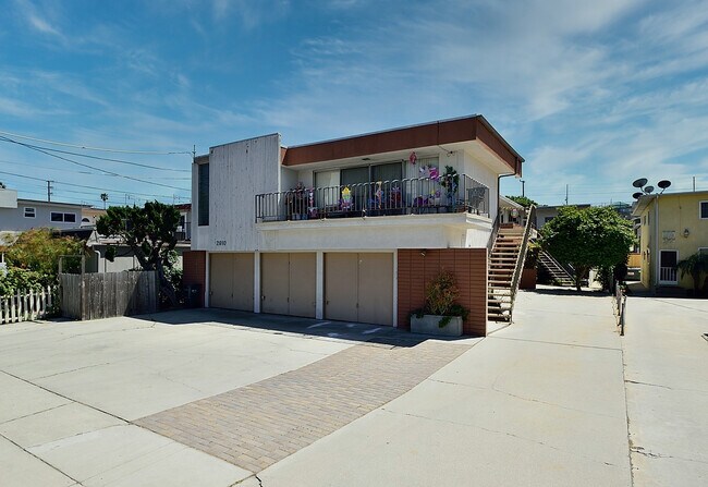 Building Photo - 2010 Carnegie Ln