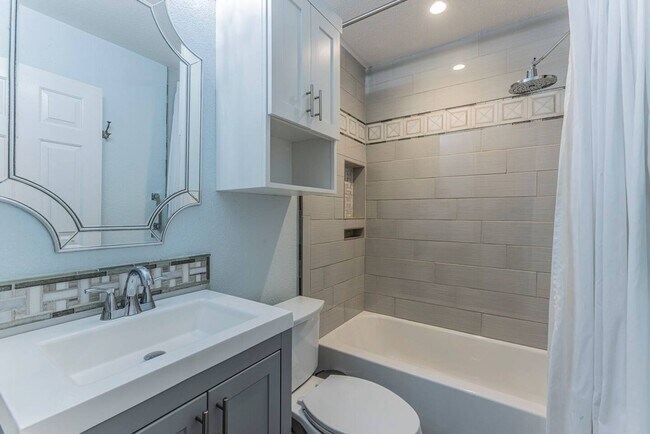 Building Photo - 1202 Spring St