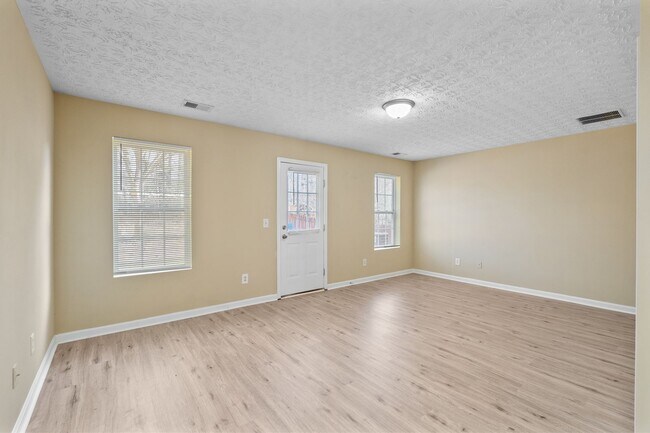 Foto del edificio - 3 Bedroom Townhome in Stonecrest!