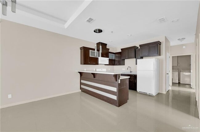 Foto del edificio - 15 S K Center St