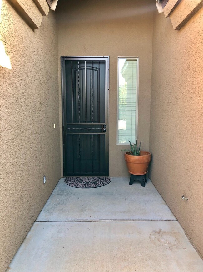 Building Photo - Gorgeous 3 Bedroom Home in Long Mountain Estates!