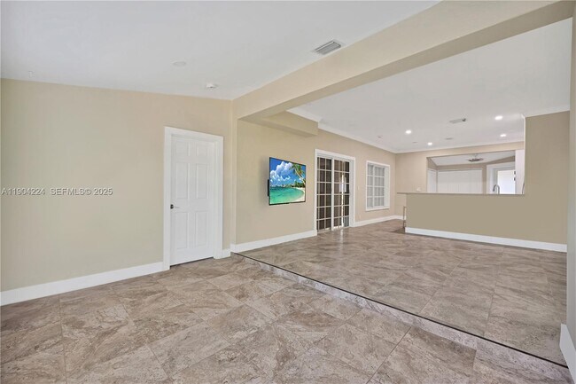 Foto del edificio - 818 NE 3rd St