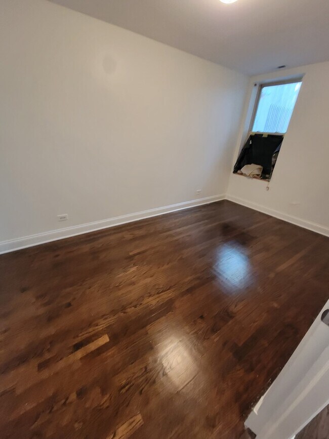 Building Photo - 3351 W Walnut St