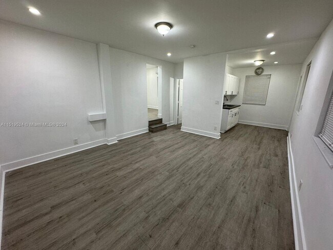 Building Photo - 4042 NW 23rd Ave