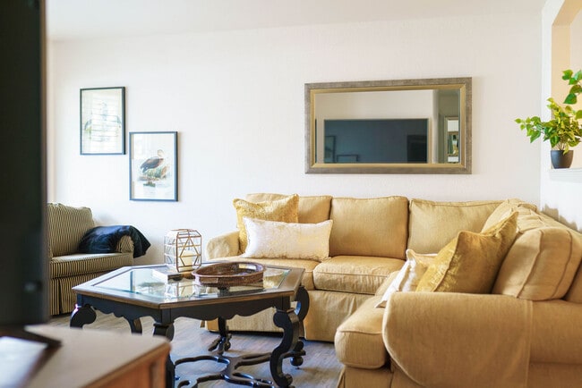 Building Photo - Lilac Retreat - Unit C