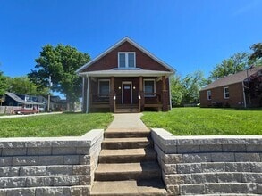 Building Photo - 715 W 2nd St