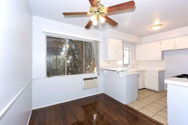 Foto del edificio - 4052 Chevy Chase Dr