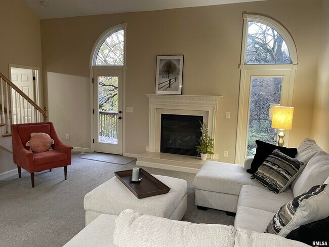 Building Photo - 305 Boulder Creek Dr