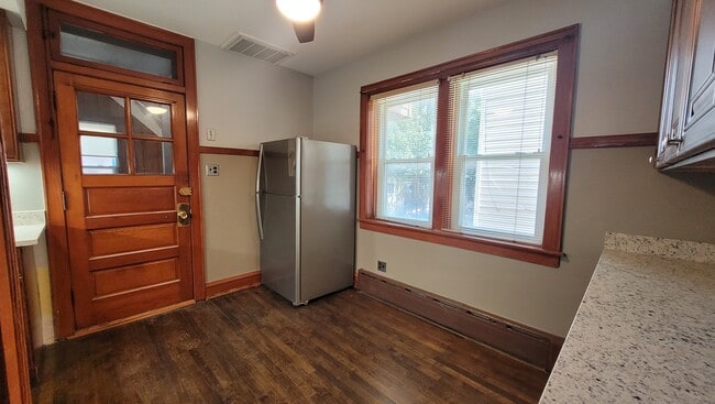 Foto del edificio - 5228 W Hutchinson St