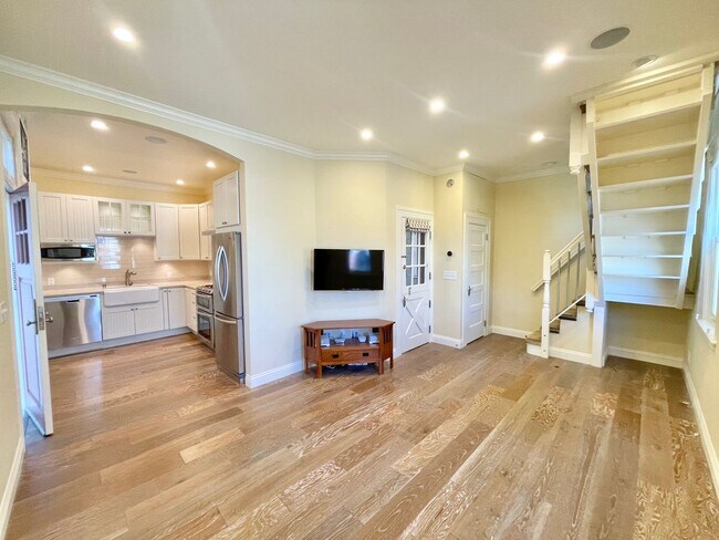 Building Photo - 2 Level Remodeled Prime Potrero Hill!  Top...