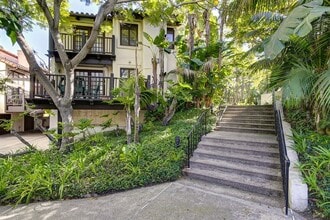 Building Photo - 8606 Villa La Jolla Dr