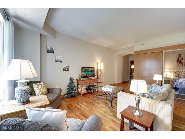 Foto del edificio - 317 Groveland Ave