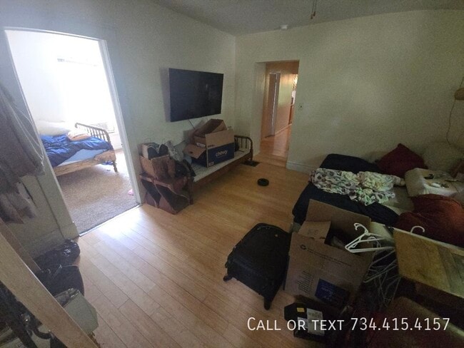 Building Photo - 110 E Summit-