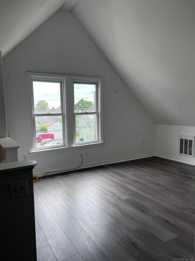 Foto del edificio - 783 Brewster St