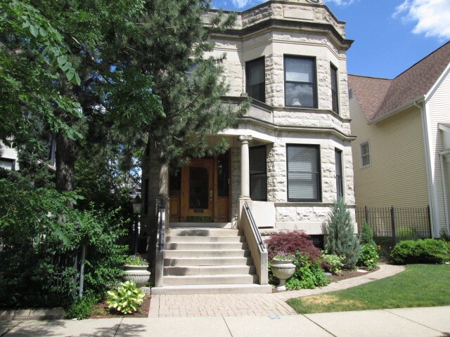Primary Photo - 3445 N Bosworth Ave