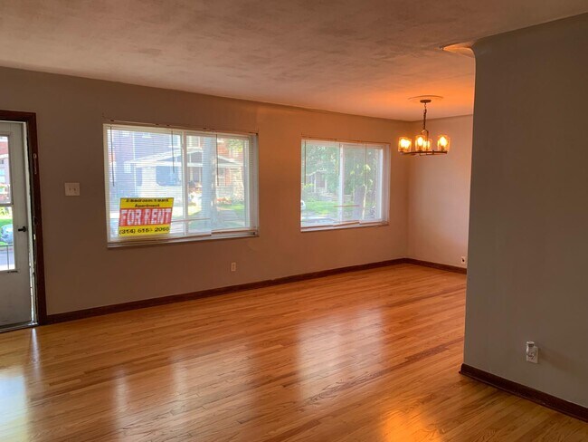 Comedor/Sala de estar - 7109 Dartmouth Ave