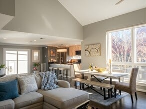 Building Photo - 913 Saulnier St