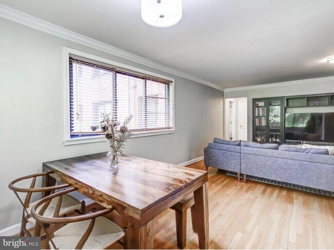 Foto del edificio - 2725 39th St NW