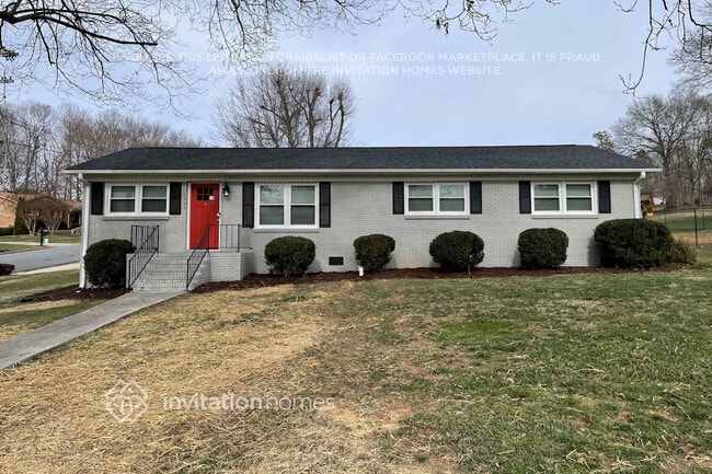 Building Photo - 1824 Hollandale Dr