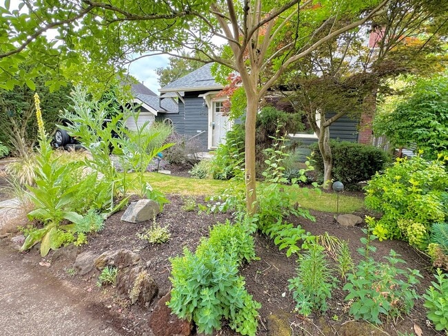 Building Photo - Rose City Park Bungalow with Finished Atti...