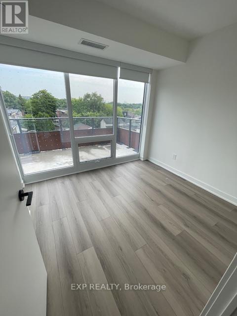 Photo du bâtiment - 5-415 Lakeview Ave