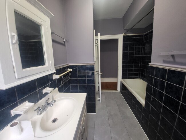 Foto del edificio - 5044 N Sydenham St