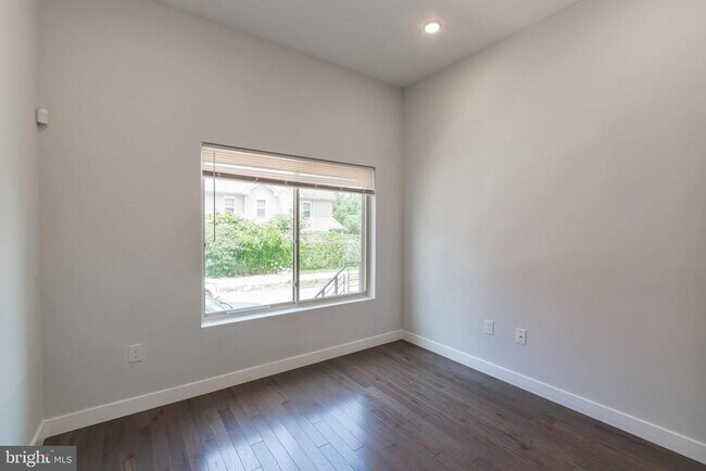 Foto del edificio - 1755 N Marshall St