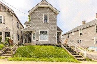 Building Photo - 817 W Main St