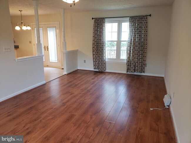 Building Photo - 7620 Regency Glen Dr