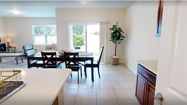 Foto del edificio - 513 Nelson Rd N
