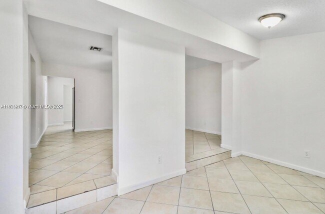 Foto del edificio - 817 SW 20th St