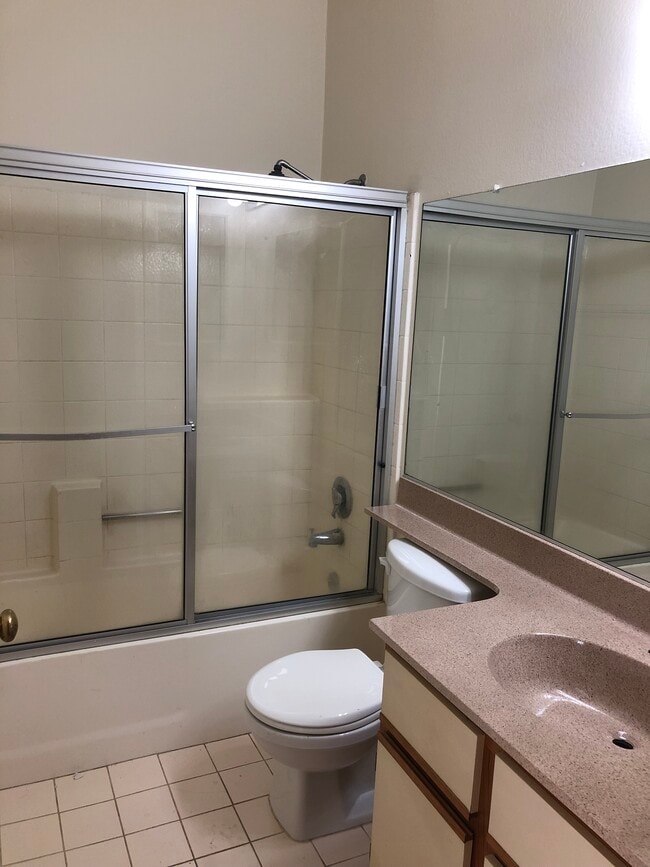 Baño - 10978 Bluffside Dr