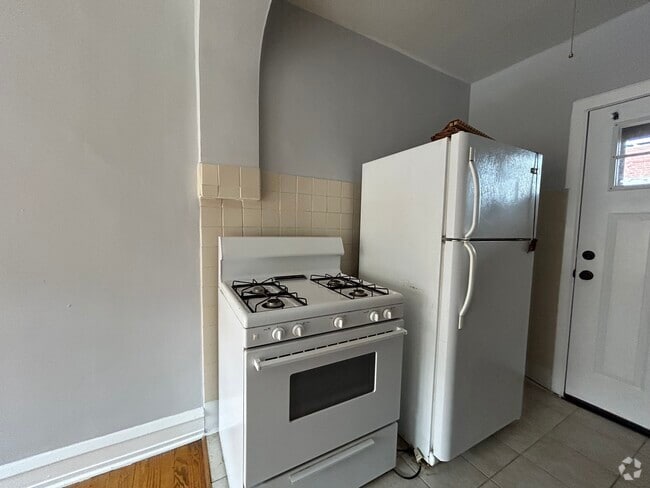 Building Photo - 4628 N Wolcott Ave