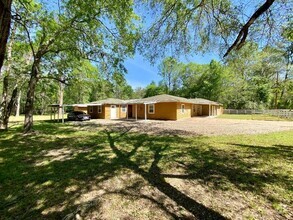 Building Photo - 10451 N Essex Dr