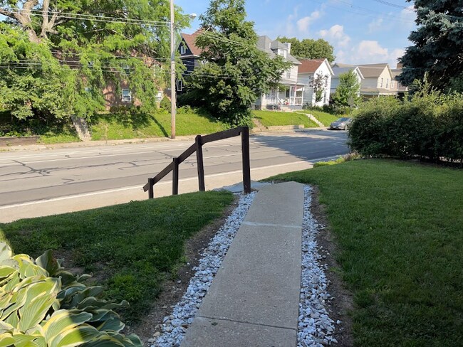 Foto del edificio - 1392 Summit St