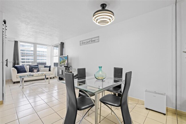 Foto del edificio - 2899 Collins Ave