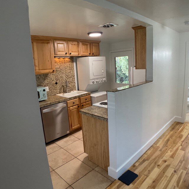 Foto del edificio - 729 E Warm Springs Ave