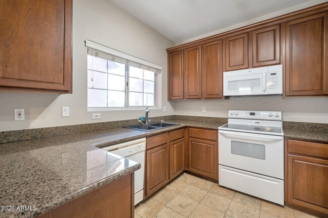 Building Photo - 1633 E Lakeside Dr