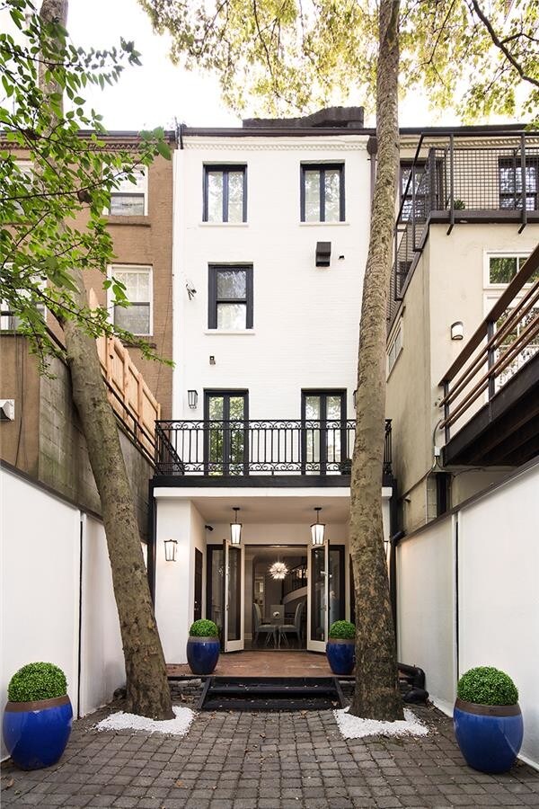 Building Photo - 241 E 52nd St