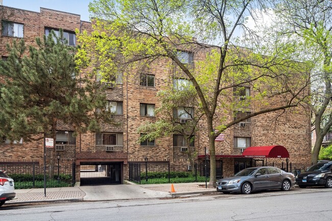Building Photo - 3620 N Pine Grove Ave