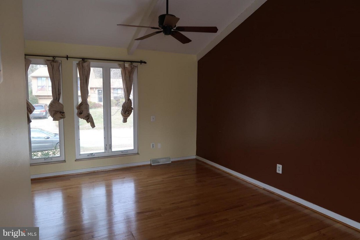 Foto principal - 5222 Hayledge Ct