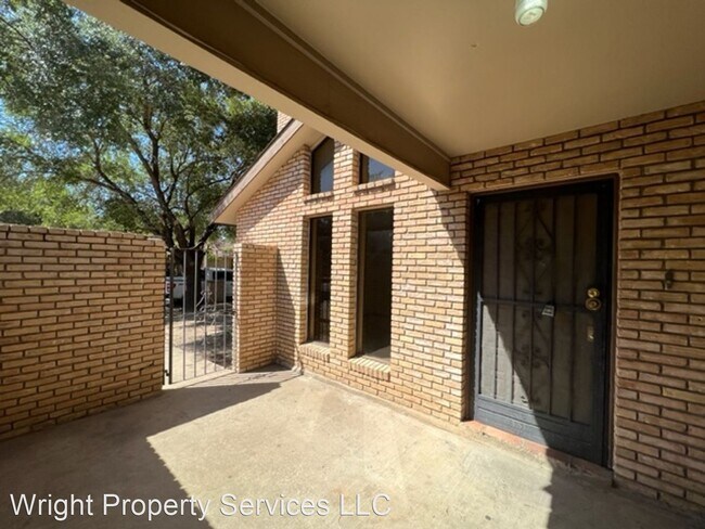 Building Photo - 3 br, 2.5 bath House - 708 Surrey